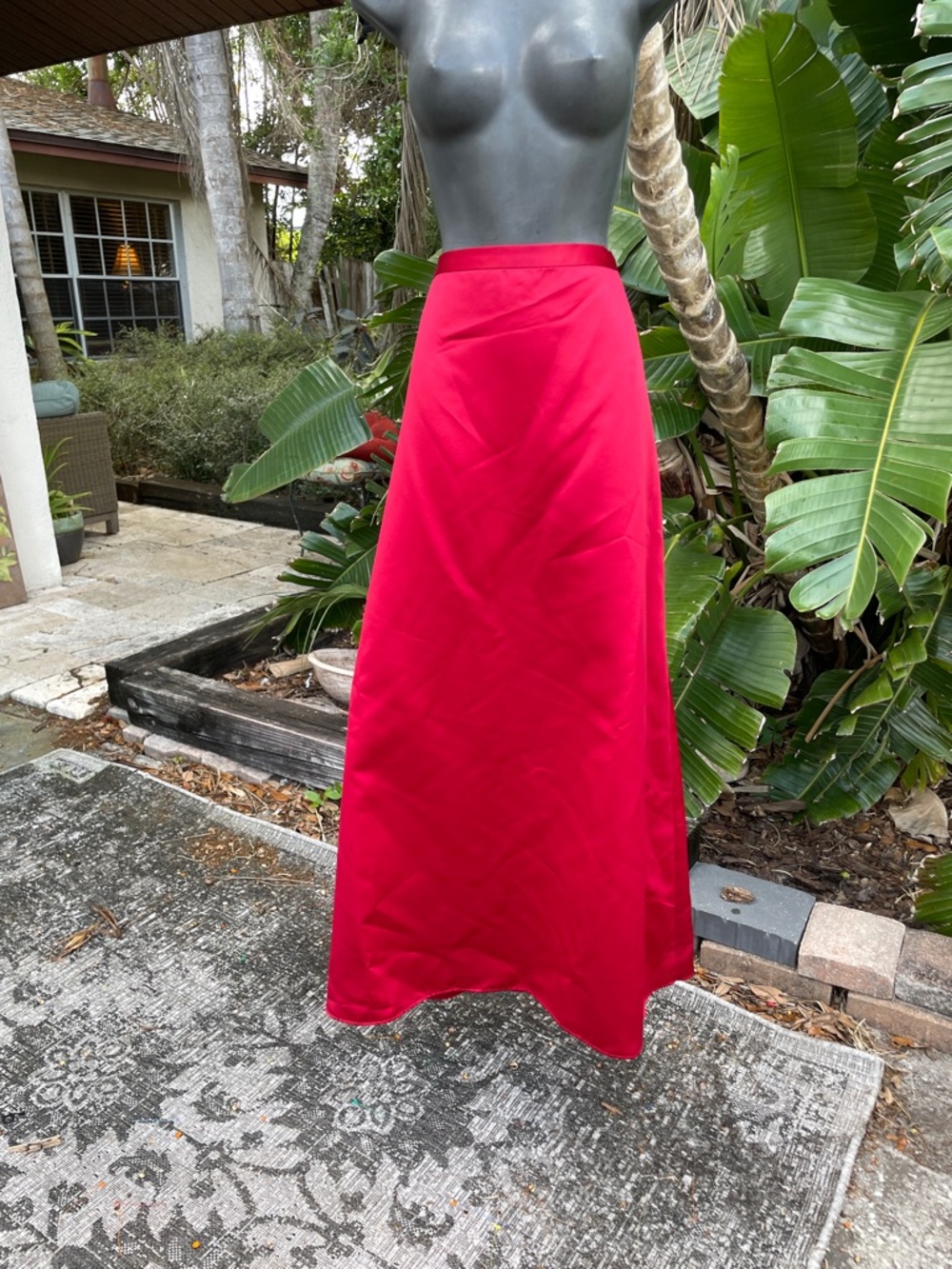 Michelangelo red satin maxi skirt